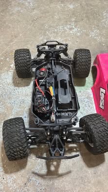 RC Truck Losi Tenacity MT AWD W/controller photo 6
