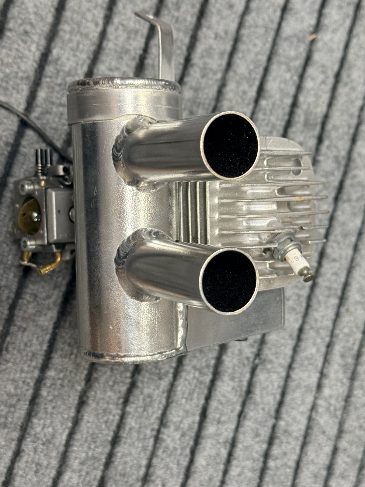Like new DLE 65cc with NEW Pitts Muffler photo 4