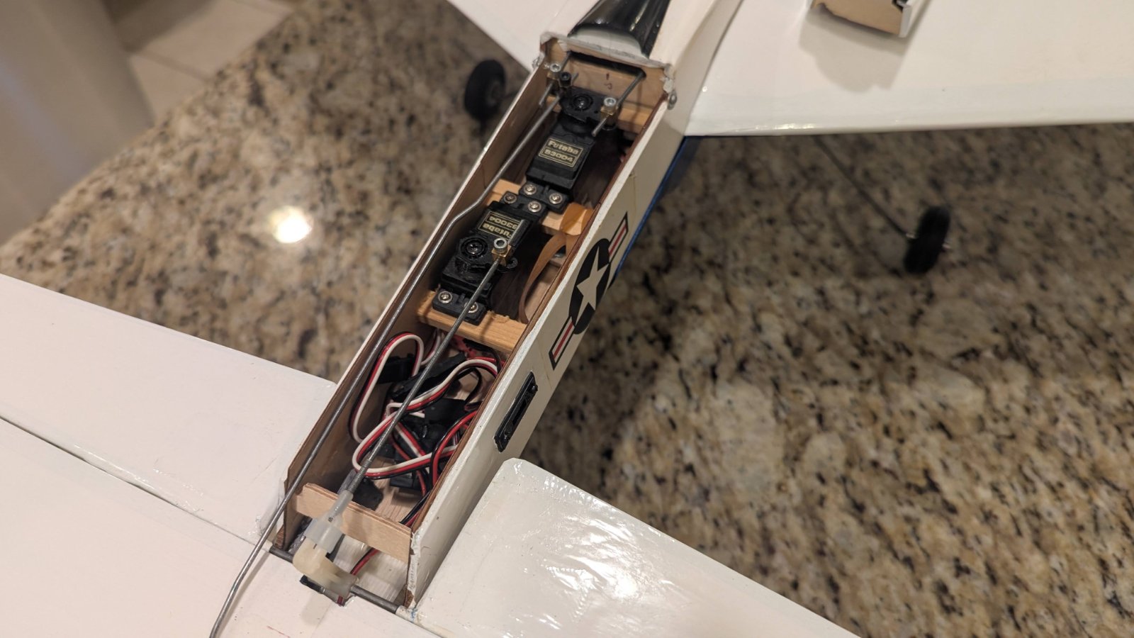 Sig Tri-Star, kit built, OS Max 20, Futaba S3004 servos photo 2
