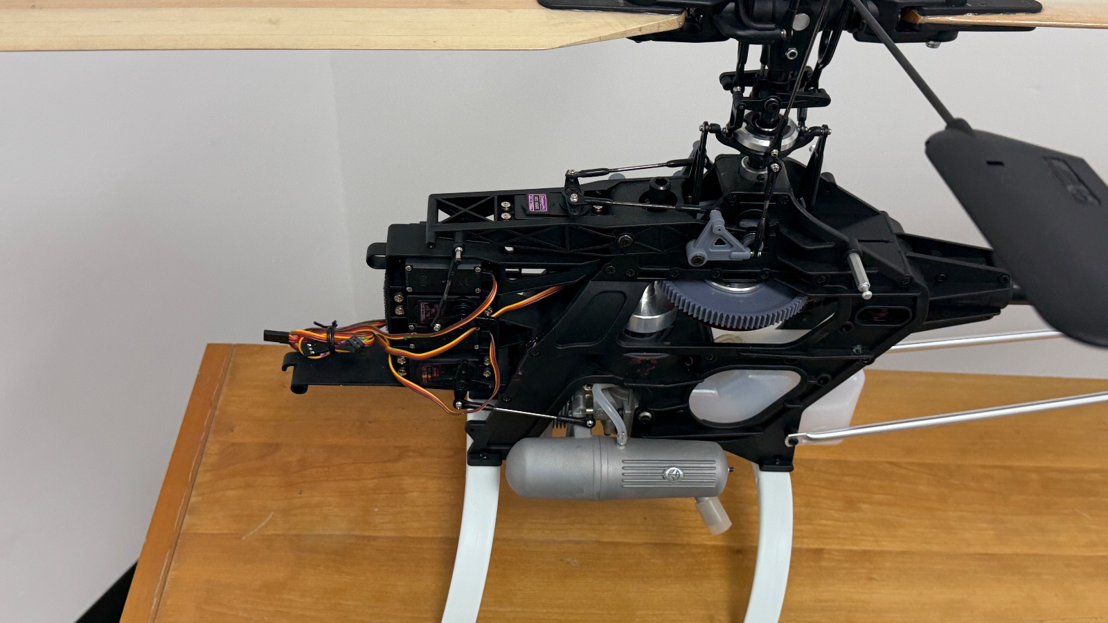 Raptor 30 photo 3